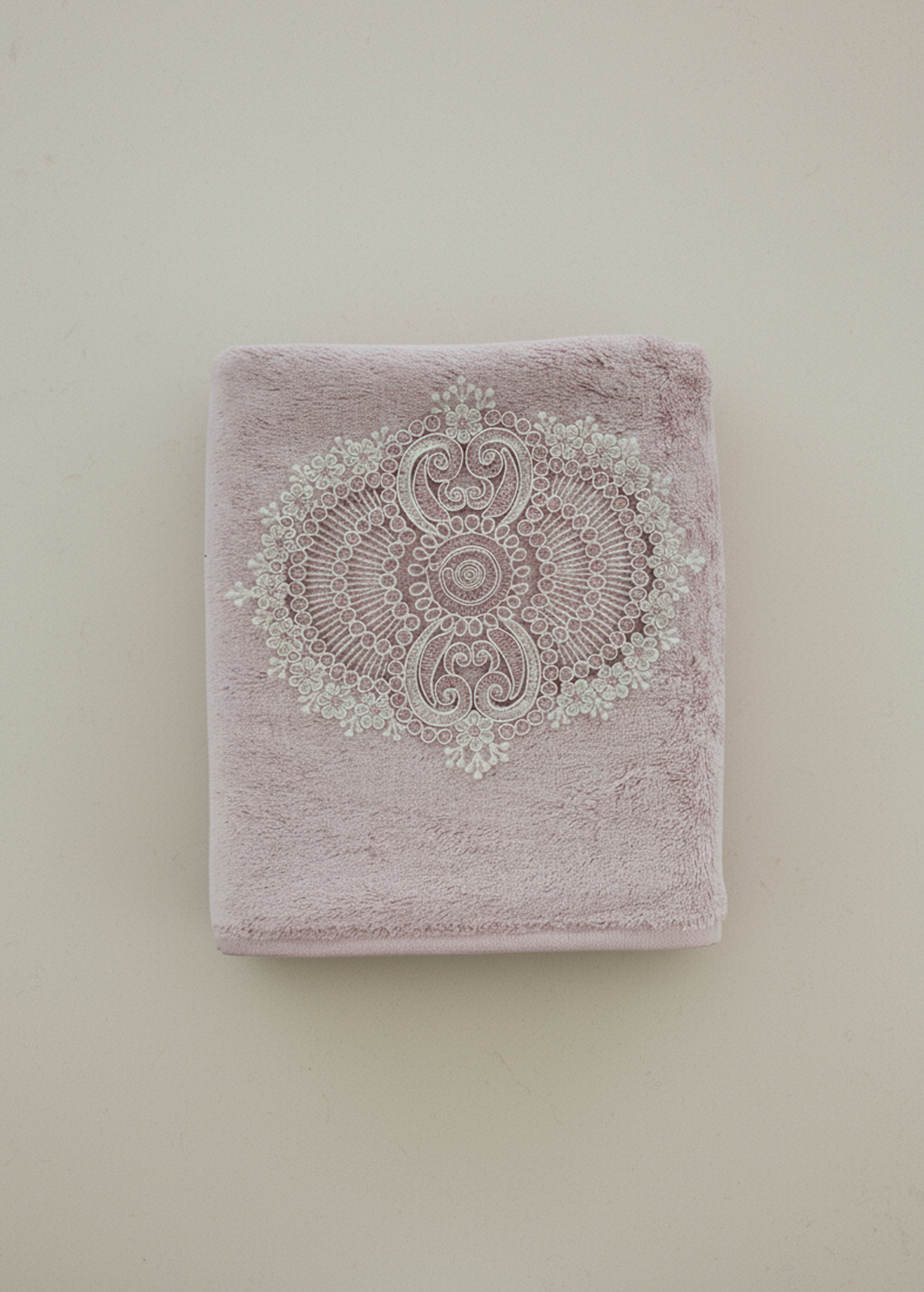 Class Bambu Dantelli El ve Yüz Havlusu 50 X 90 cm Şiraze Pudra 1 Adet Tekli Kutulu 250 Gram