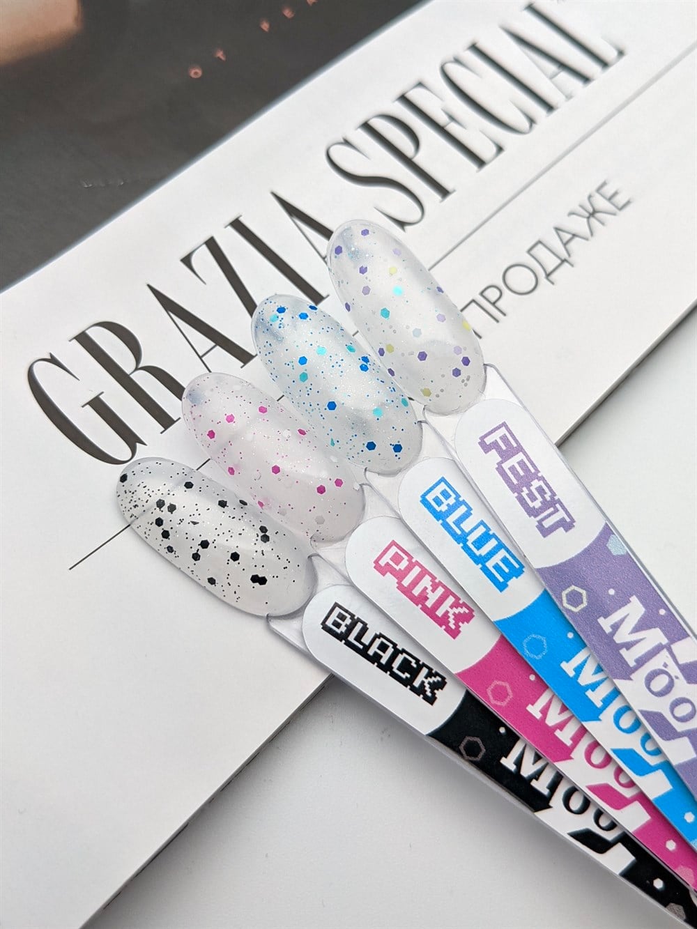 Renkli konfeti Pixie Black top coat Parlak No Wipe 9 ml