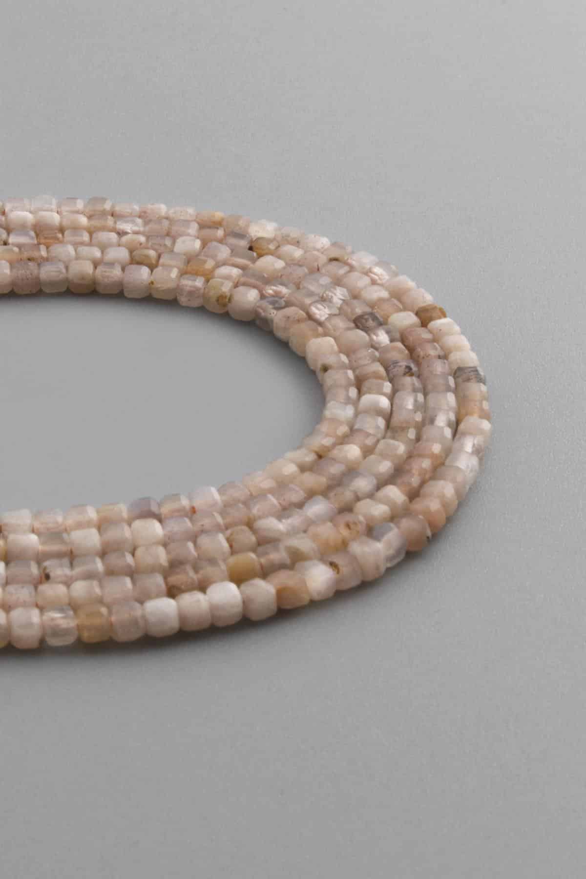 Güneş Taşı Doğal Taş Parlak Küp Kristal Kesim 3x3mm Dizi