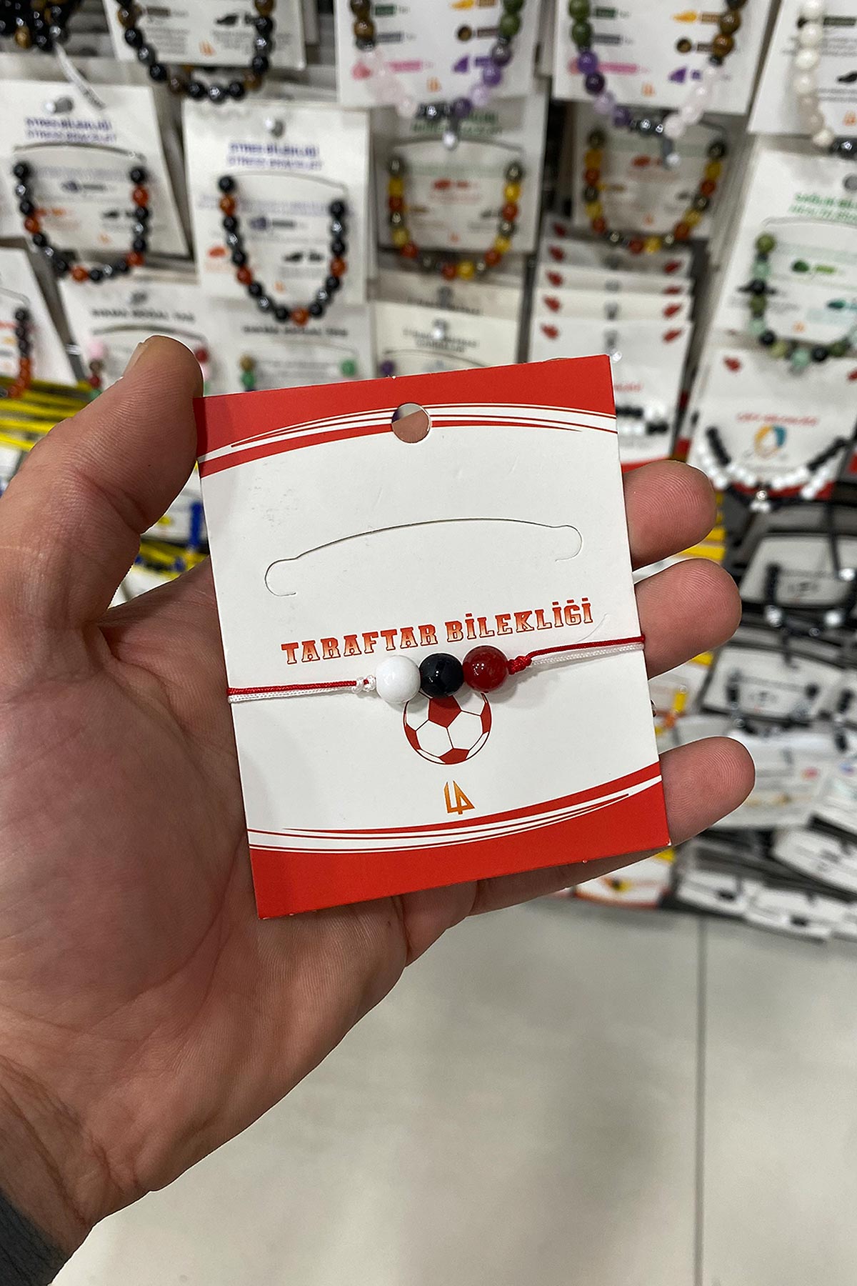 Kırmızı Beyaz Cam Doğal Taş Küre Kesim Taraftar Bilekliği