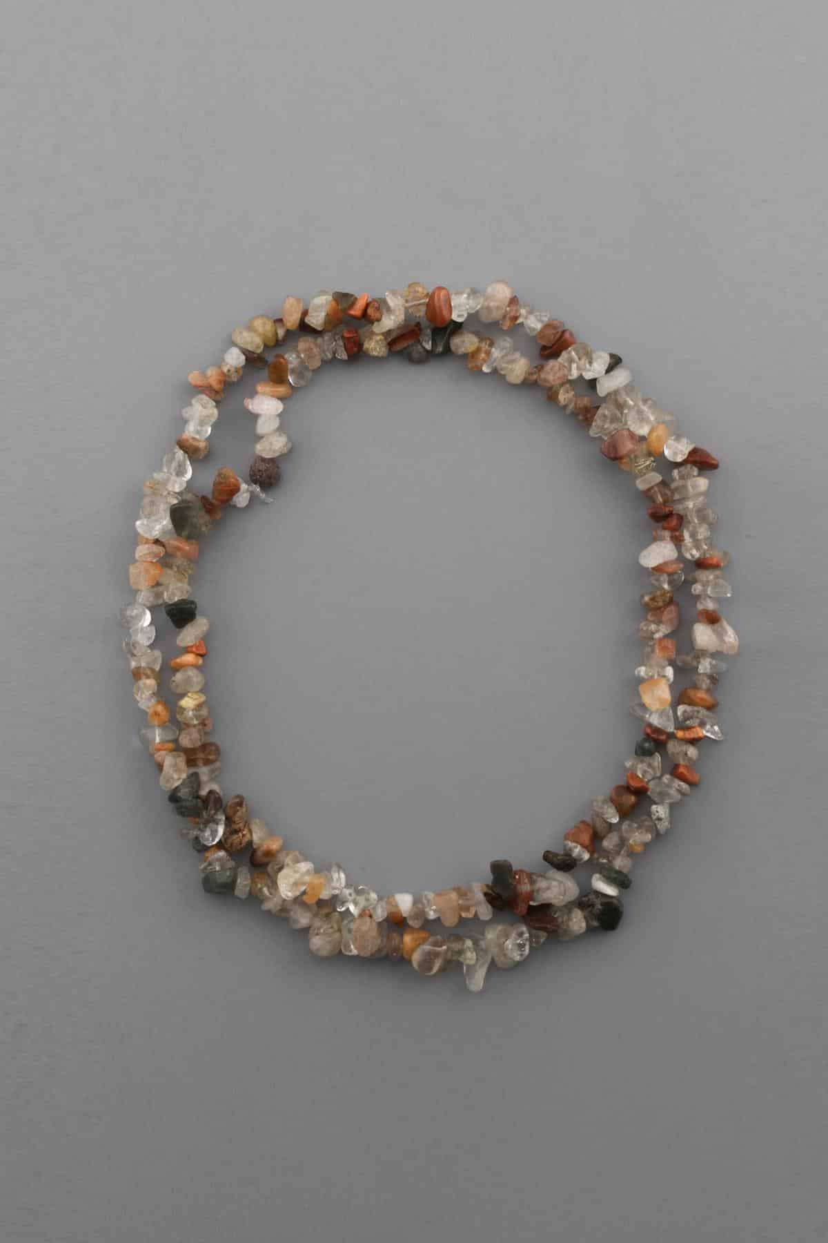 Kuvars Doğal Kırık Taş Orta Boy Parlak 5x8mm Dizi