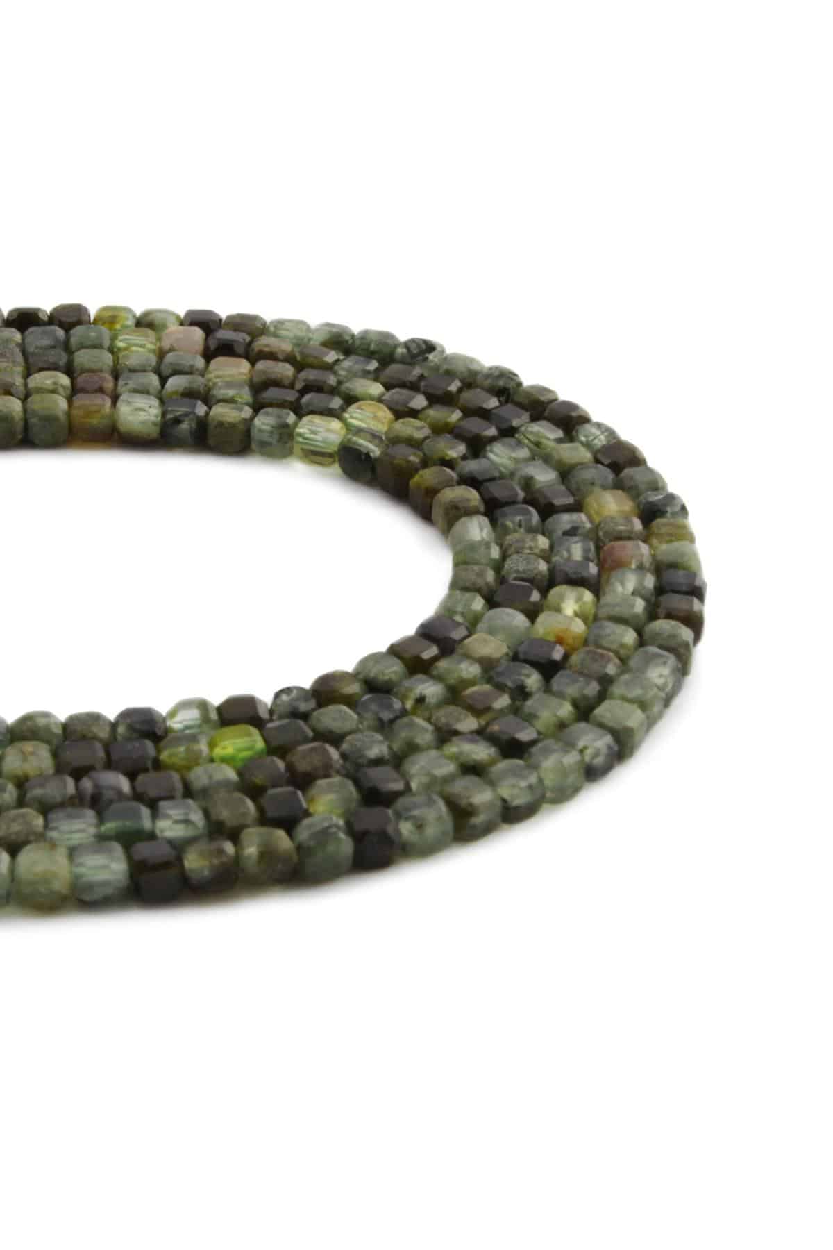 Prehnit Doğal Taş Parlak Koyu Küp Kristal Kesim 3x3mm Dizi