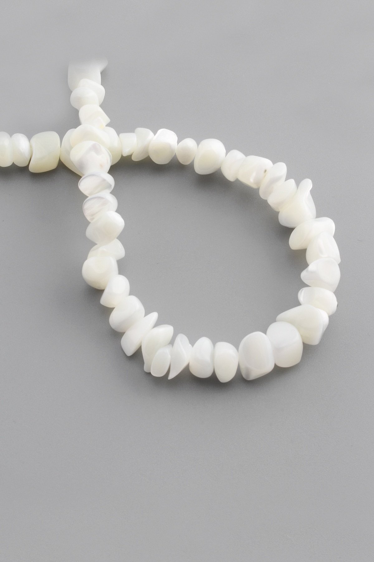 Sedef Taşı Parlak Beyaz Amorf Kesim 8x5mm Dizi [AA]