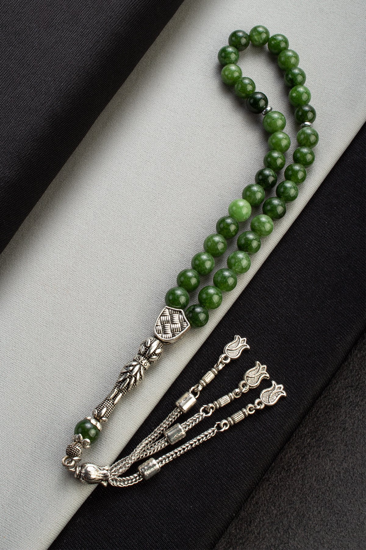 Sıkma Doğal Taş Küre Kesim Çimen Yeşili 33 lü 8mm Tesbih