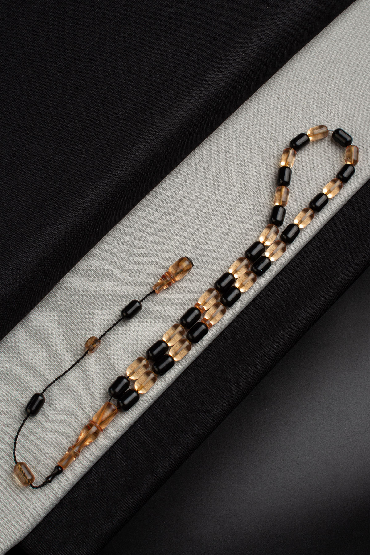 Sıkma Kehribar Sarı-Lacivert Kapsül Kesim 6x10mm 33 Lu Tesbih