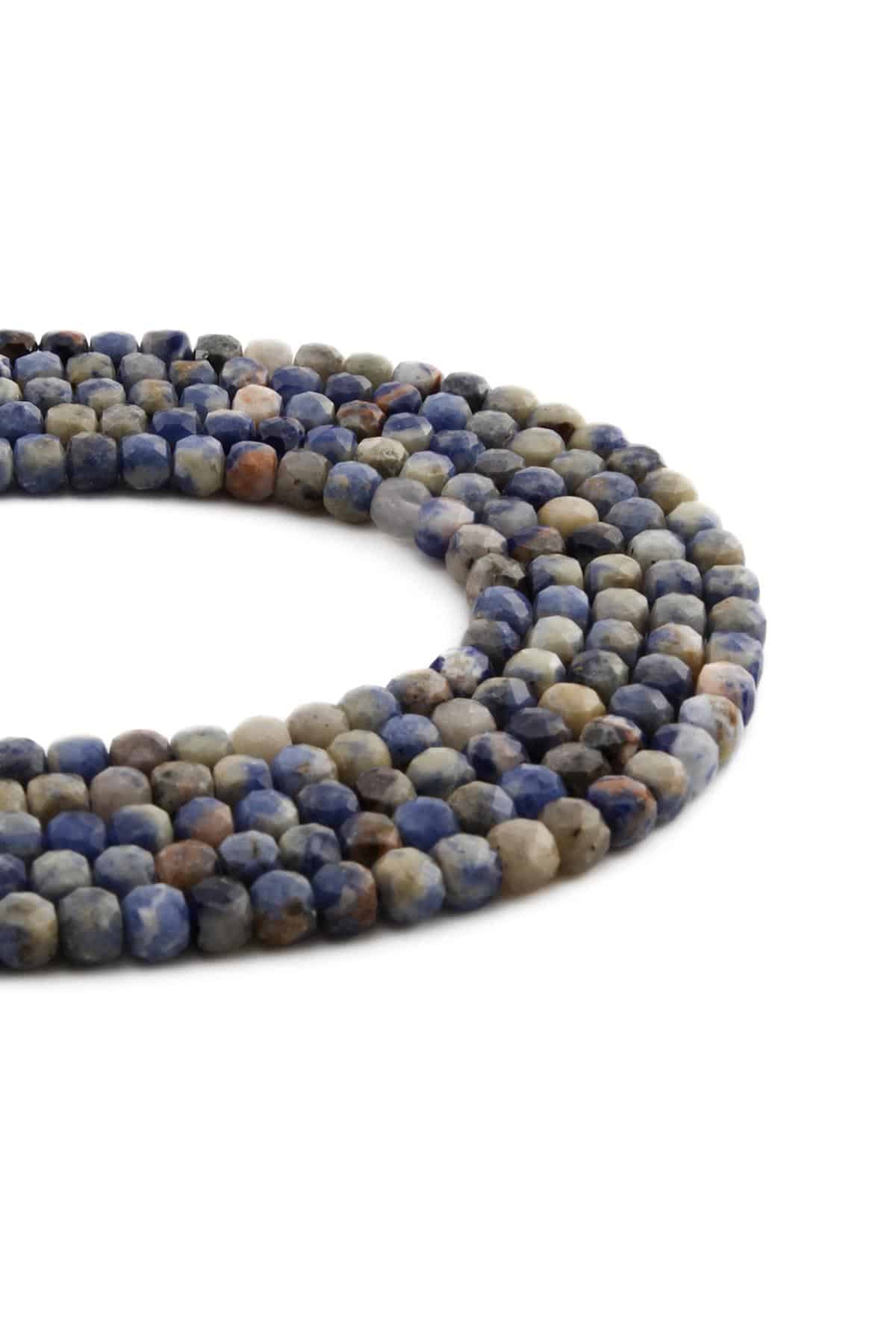 Sodalit Doğal Taş Parlak Küp Kristal Kesim 4x4mm Dizi