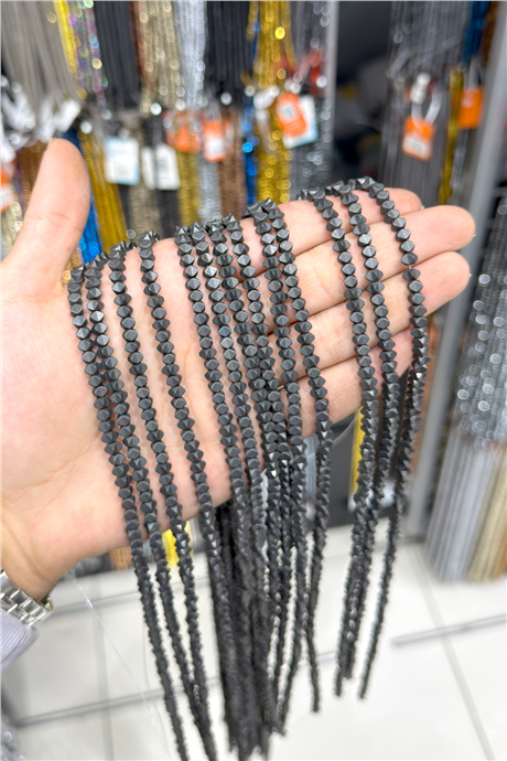 Hematit Taşı 4x4mm Özel Kesim Doğal Taş Diziler