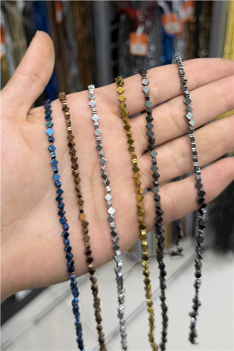 Hematit Taşı 4x4mm Yonca Kesim Doğal Taş Diziler