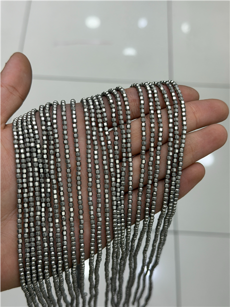 Hematit Taşı Özel Kesim Mat Titanyum 3x3mm Doğal Taş Dizi