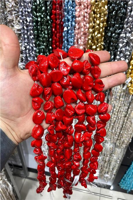 İnci Doğal Taş Parlak Kırmızı Amorf Kesim 18x25mm Dizi [AB+]