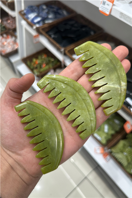 Yeşim Doğal Taş Gua Sha Tarak Kesim Yüz Masaj Aleti