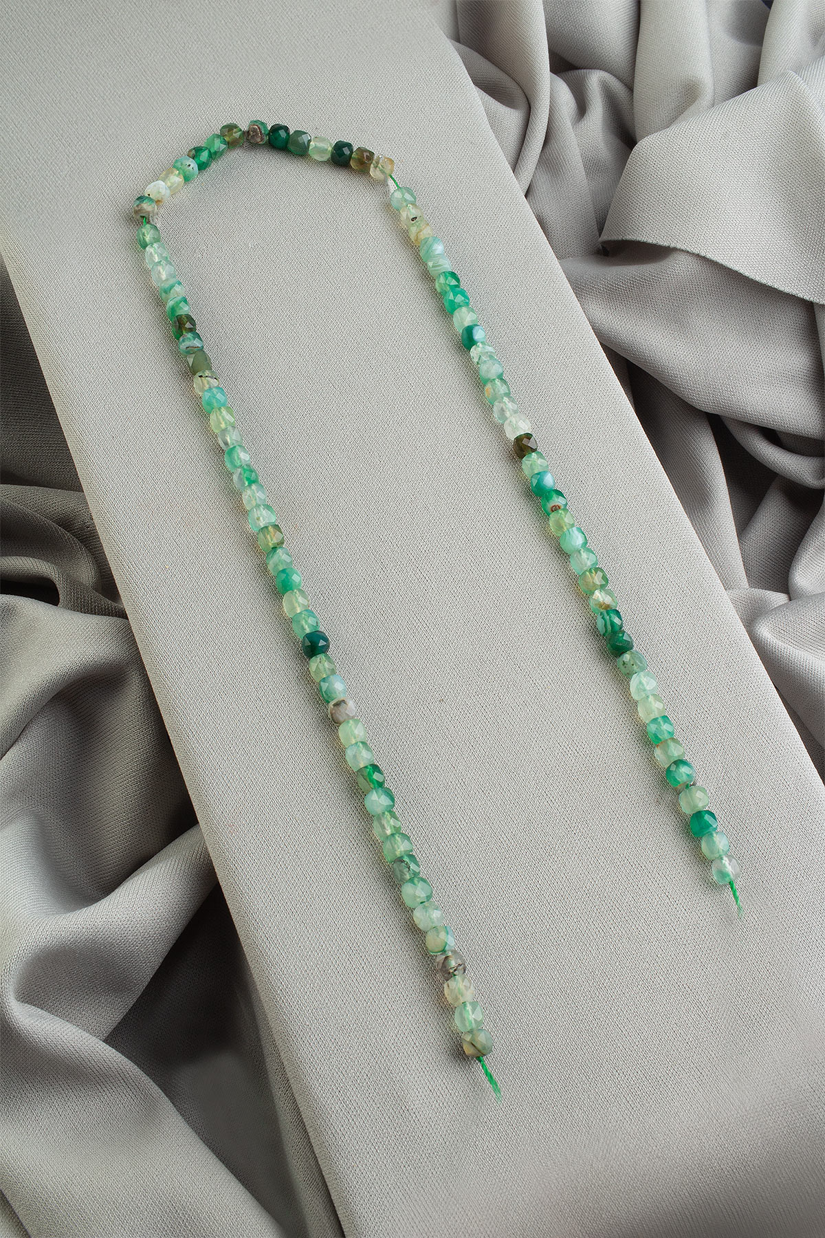 Akik Doğal Taş Faset Küp Kesim 4x4mm Dizi