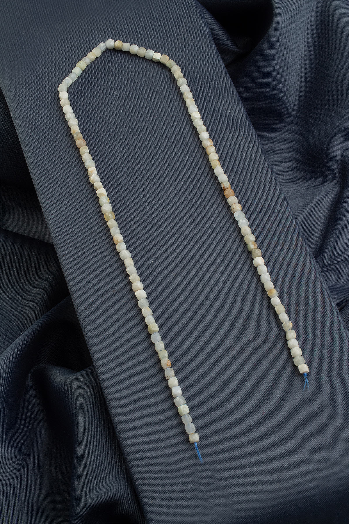 Ay Taşı Doğal Taş Faset Küp Kesim 4x4mm Dizi