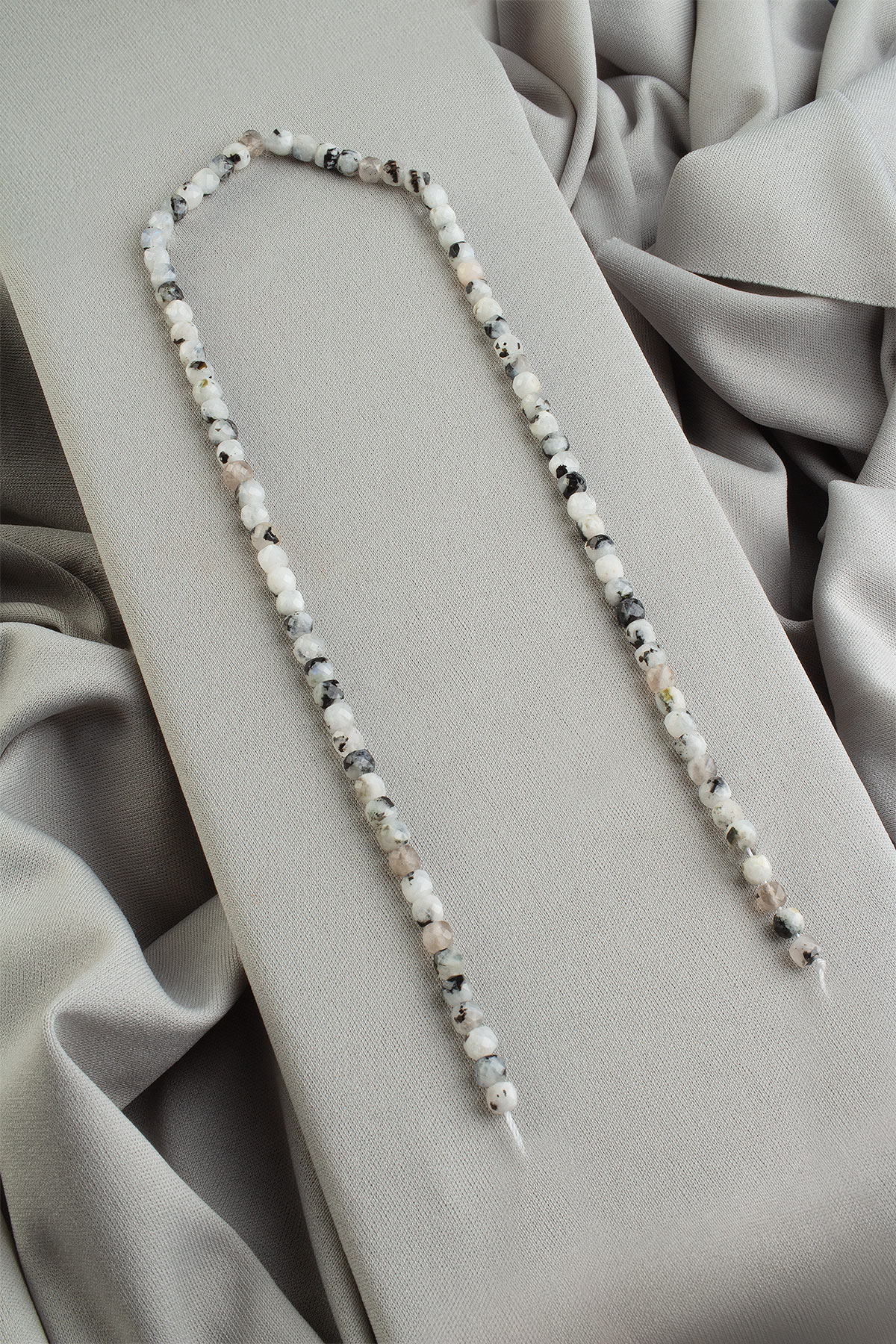 Ay Taşı Doğal Taş Faset Küp Kesim 4x4mm Dizi