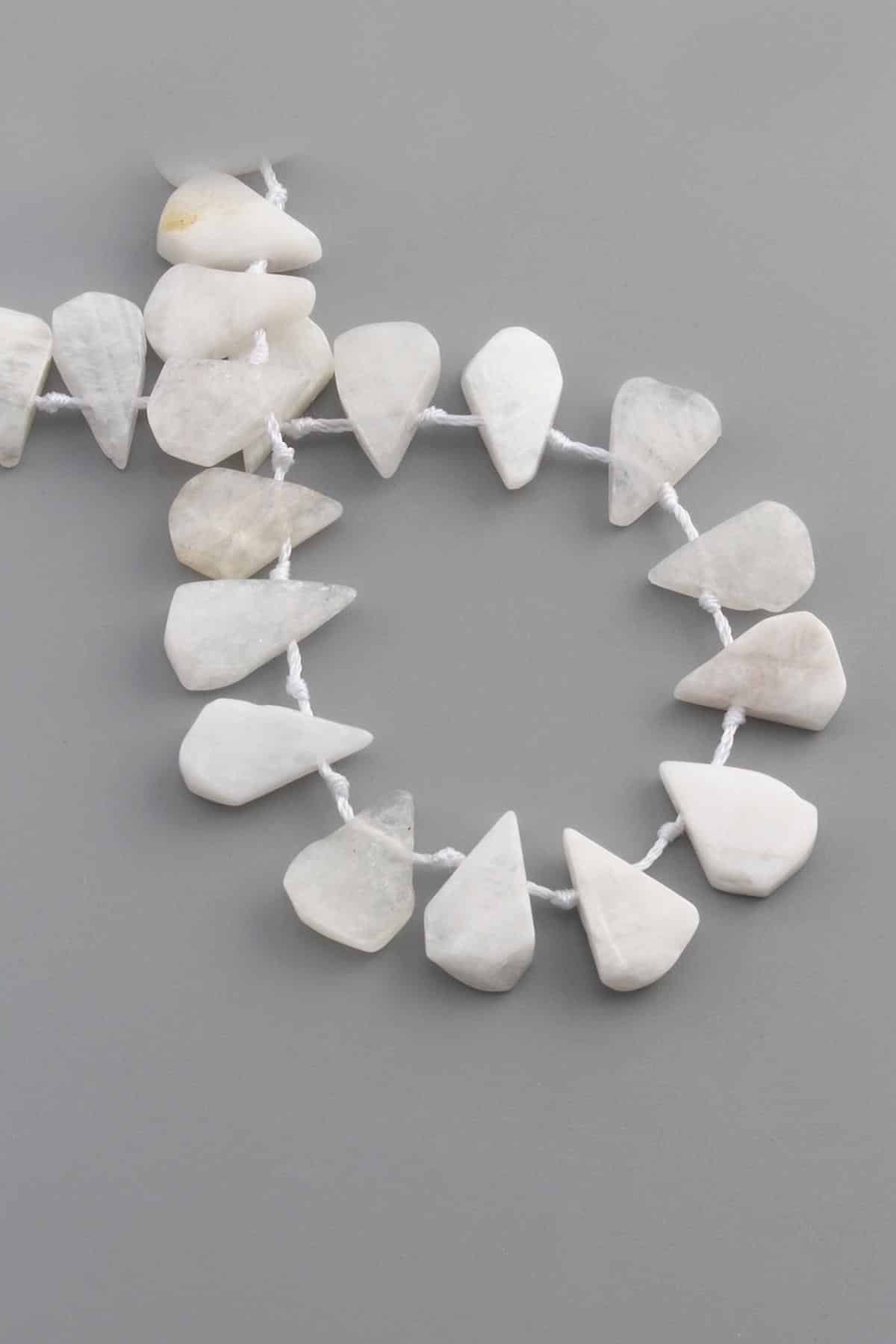 Ay Taşı Doğal Taş Parlak Beyaz Yassı Damla Kesim 16x12mm Dizi [AA]