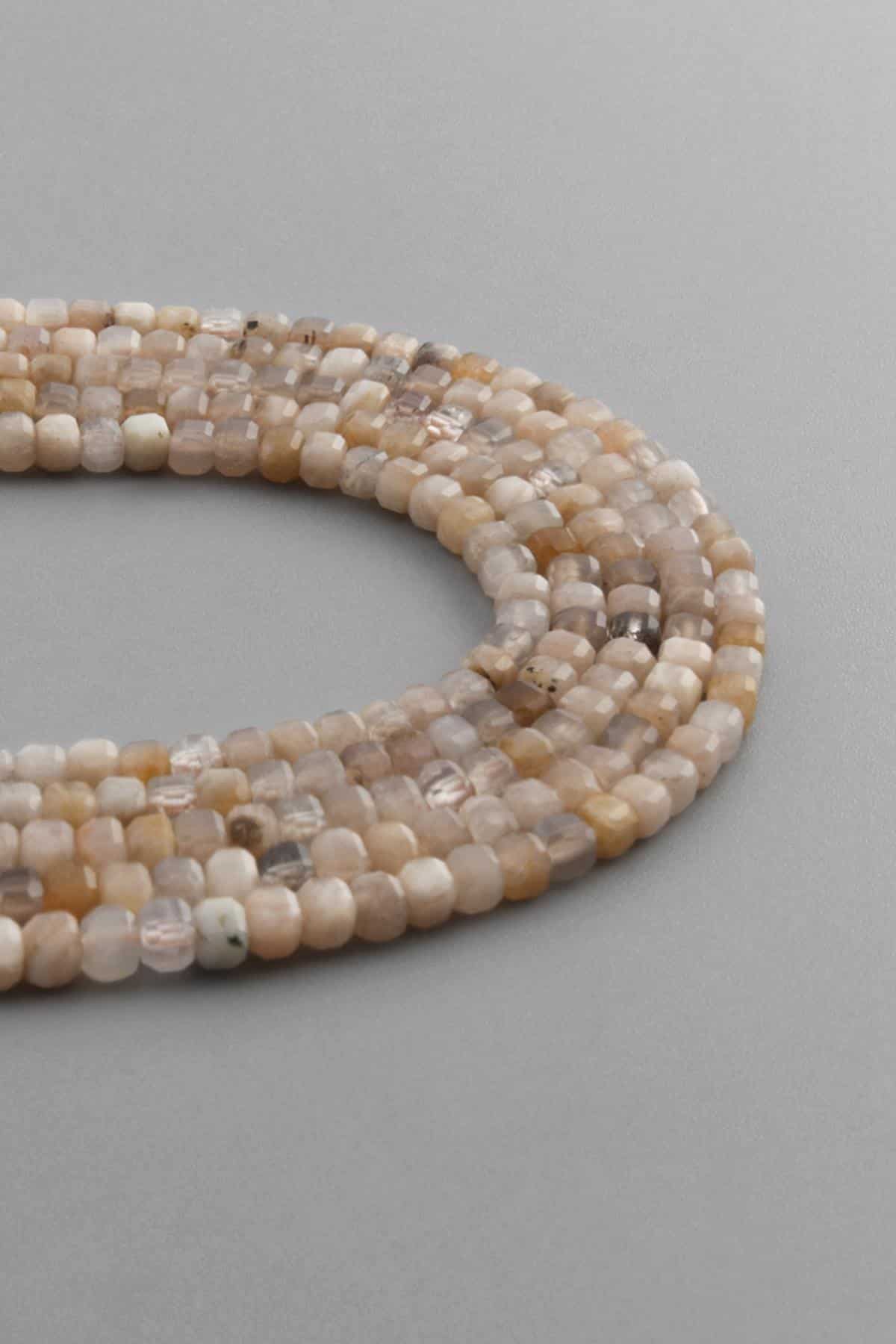 Güneş Taşı Doğal Taş Parlak Küp Kristal Kesim 3x3mm Dizi