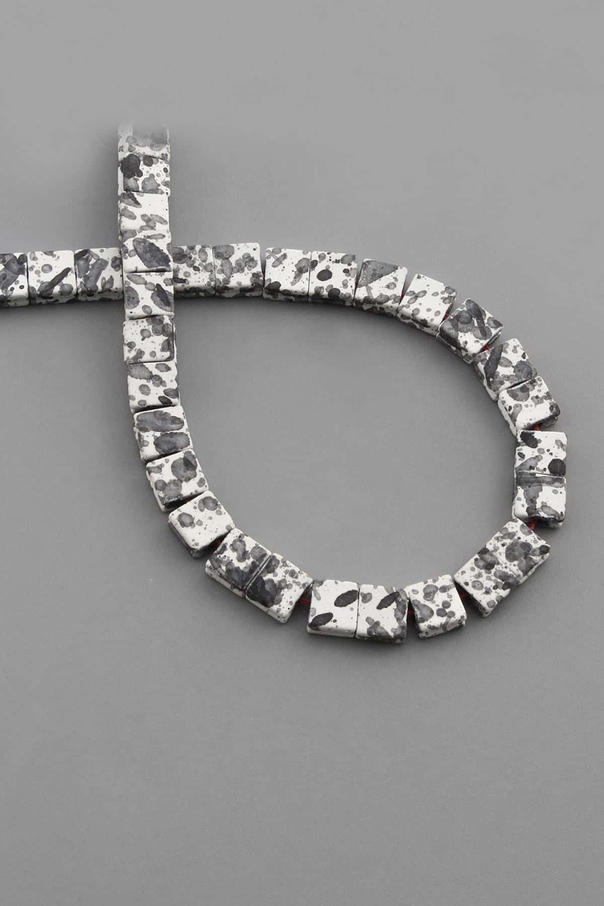 Hematit Doğal Taş Mat Benekli Beyaz Kare Kesim 6x6mm Dizi [AA]