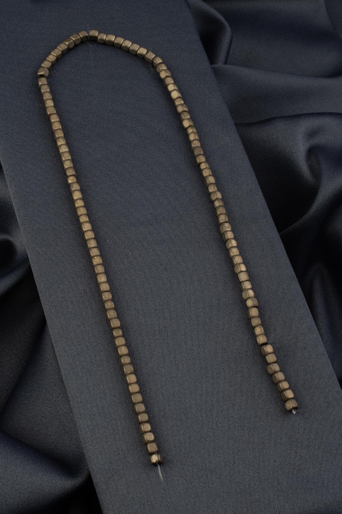 Hematit Doğal Taş Mat Antik Küp Kesim 4x4mm Dizi
