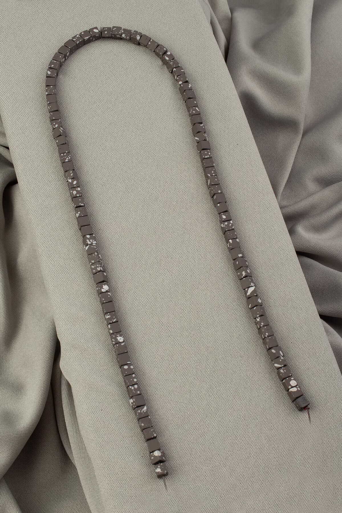 Hematit Doğal Taş Mat Benekli Açık Gri Küp Kesim 4x4mm Dizi