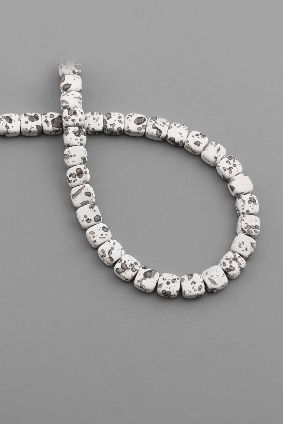 Hematit Doğal Taş Mat Benekli Beyaz Kare Kesim 6x6mm Dizi [AA]