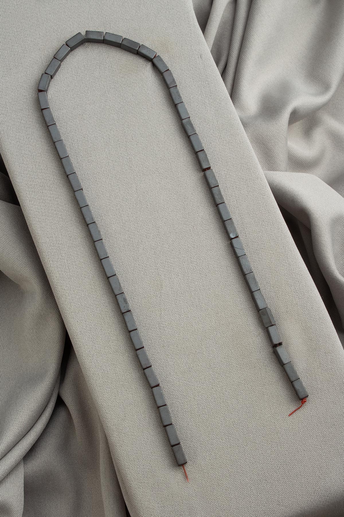 Hematit Doğal Taş Mat Füme Dikdörtgen Kesim 4x8mm Dizi