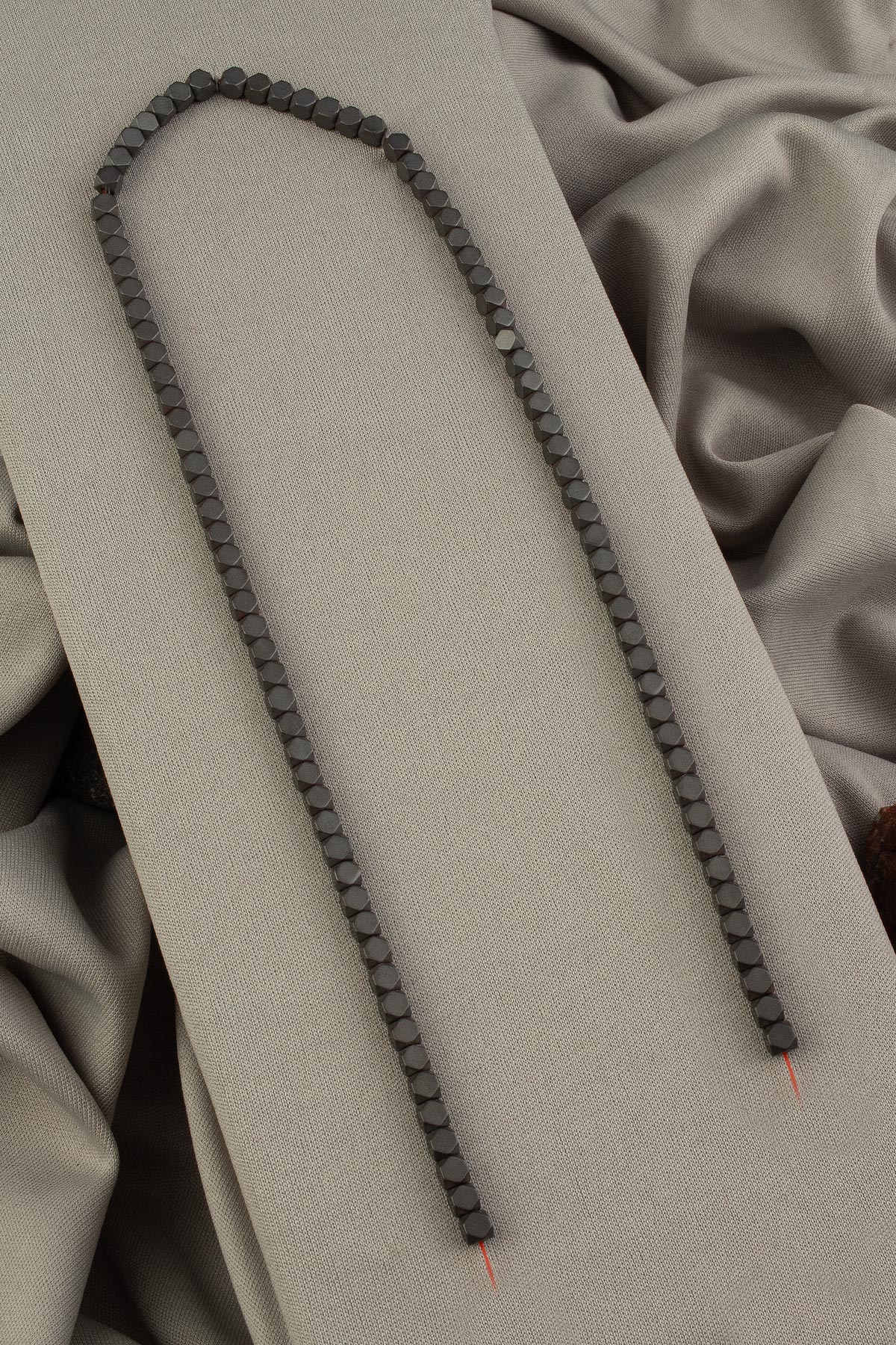 Hematit Doğal Taş Mat Gri Küp Kesim 4x4mm Dizi [AA]