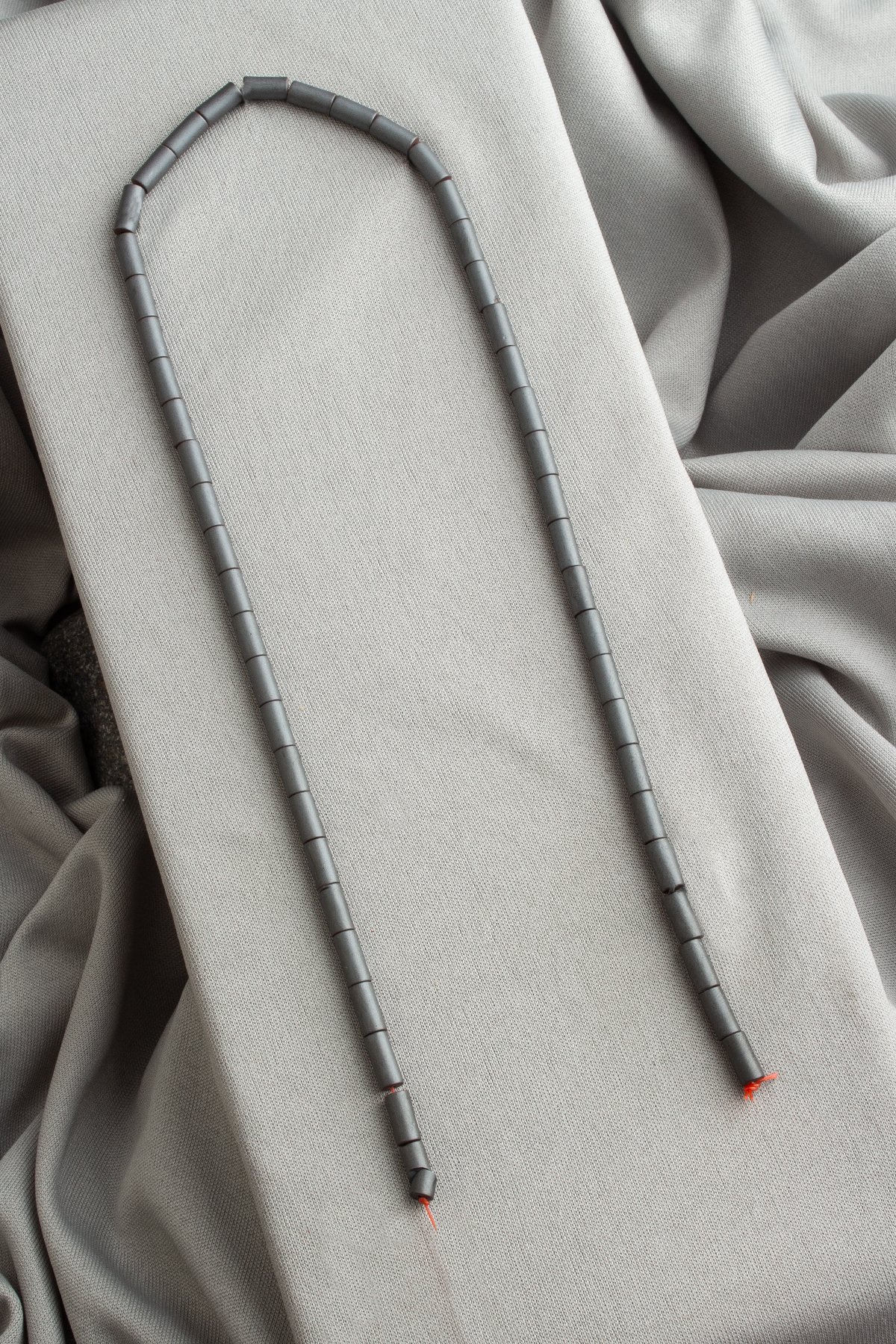 Hematit Doğal Taş Mat Gri Silindir Kesim 3x9mm Dizi