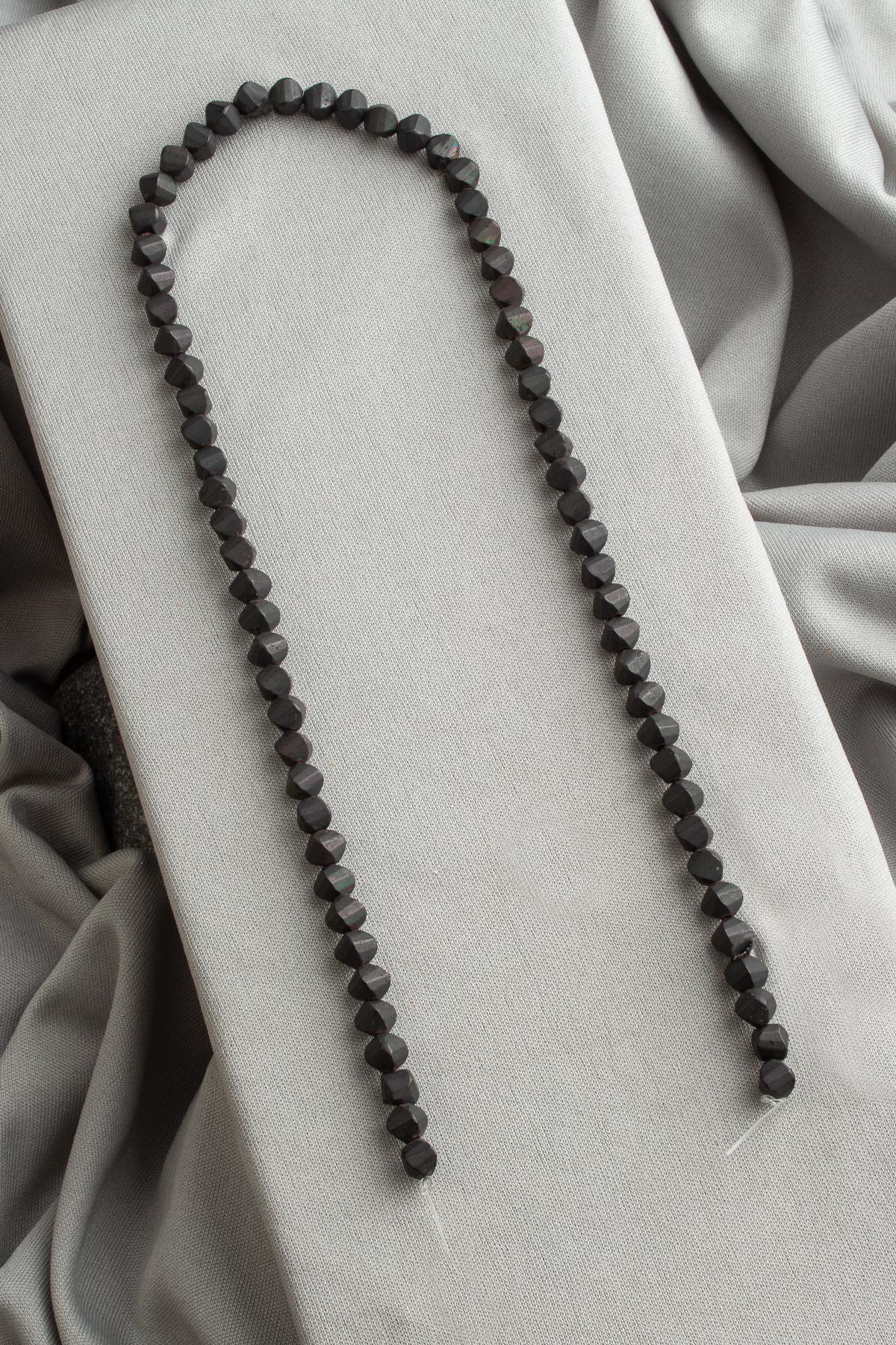 Hematit Doğal Taş Mat Siyah Burgu Kesim 6x6mm Dizi