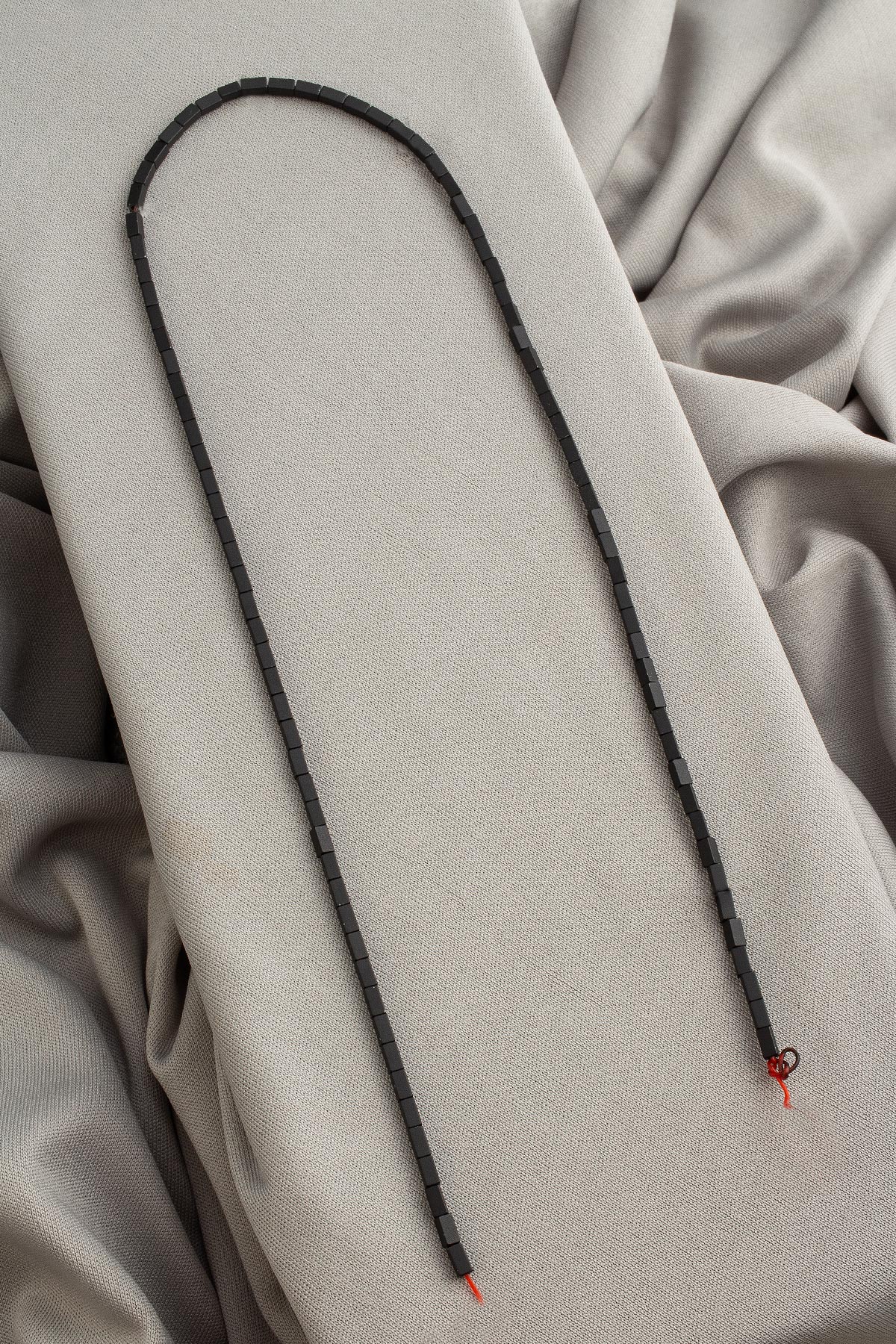 Hematit Doğal Taş Mat Siyah Dikdörtgen Kesim 2x4mm Dizi