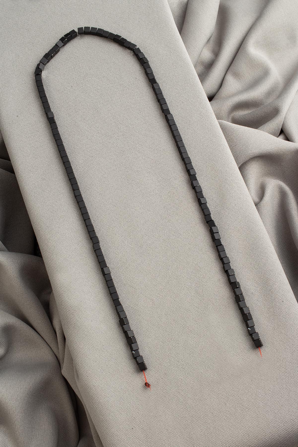 Hematit Doğal Taş Mat Siyah Küp Kesim 3x3mm Dizi