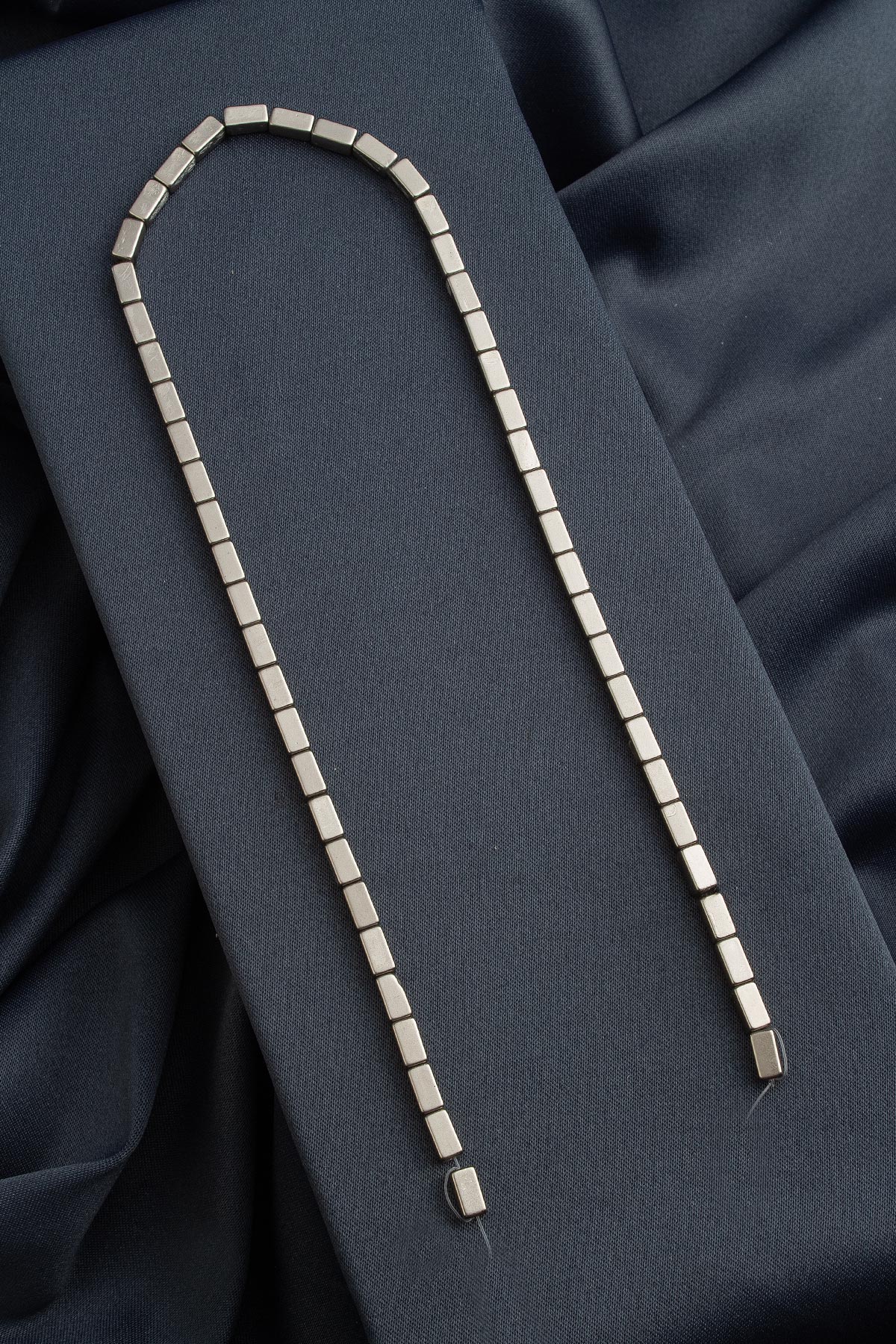 Hematit Doğal Taş Mat Titanyum Dikdörtgen Kesim 4x8mm Dizi