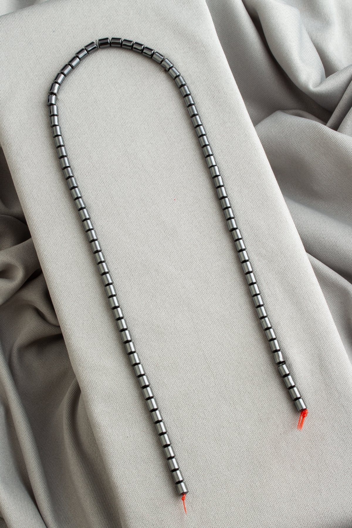 Hematit Doğal Taş Parlak Füme Silindir Kesim 4x5mm Dizi