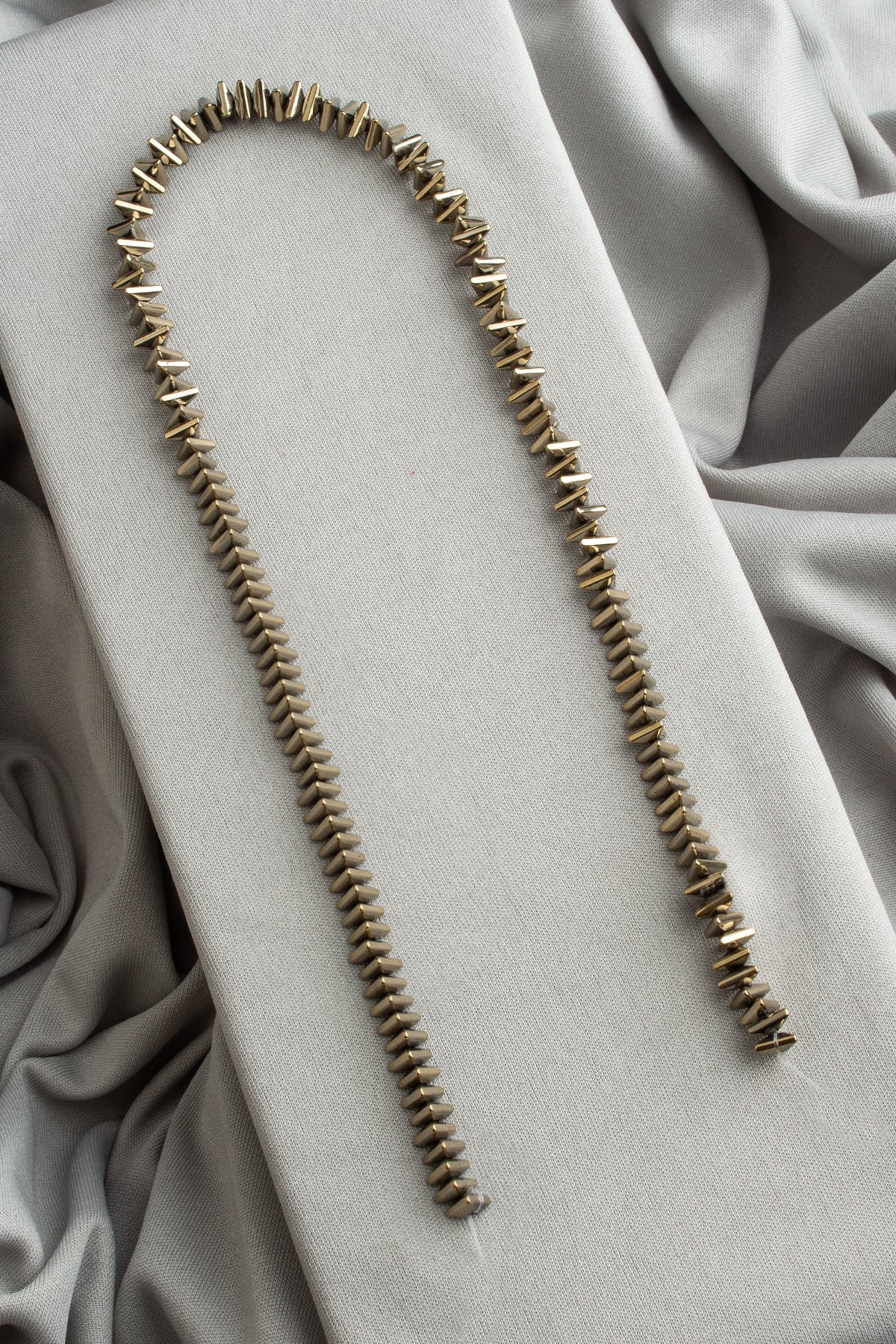 Hematit Doğal Taş Parlak Gold Üçgen Kesim 6x3mm Dizi [AA]