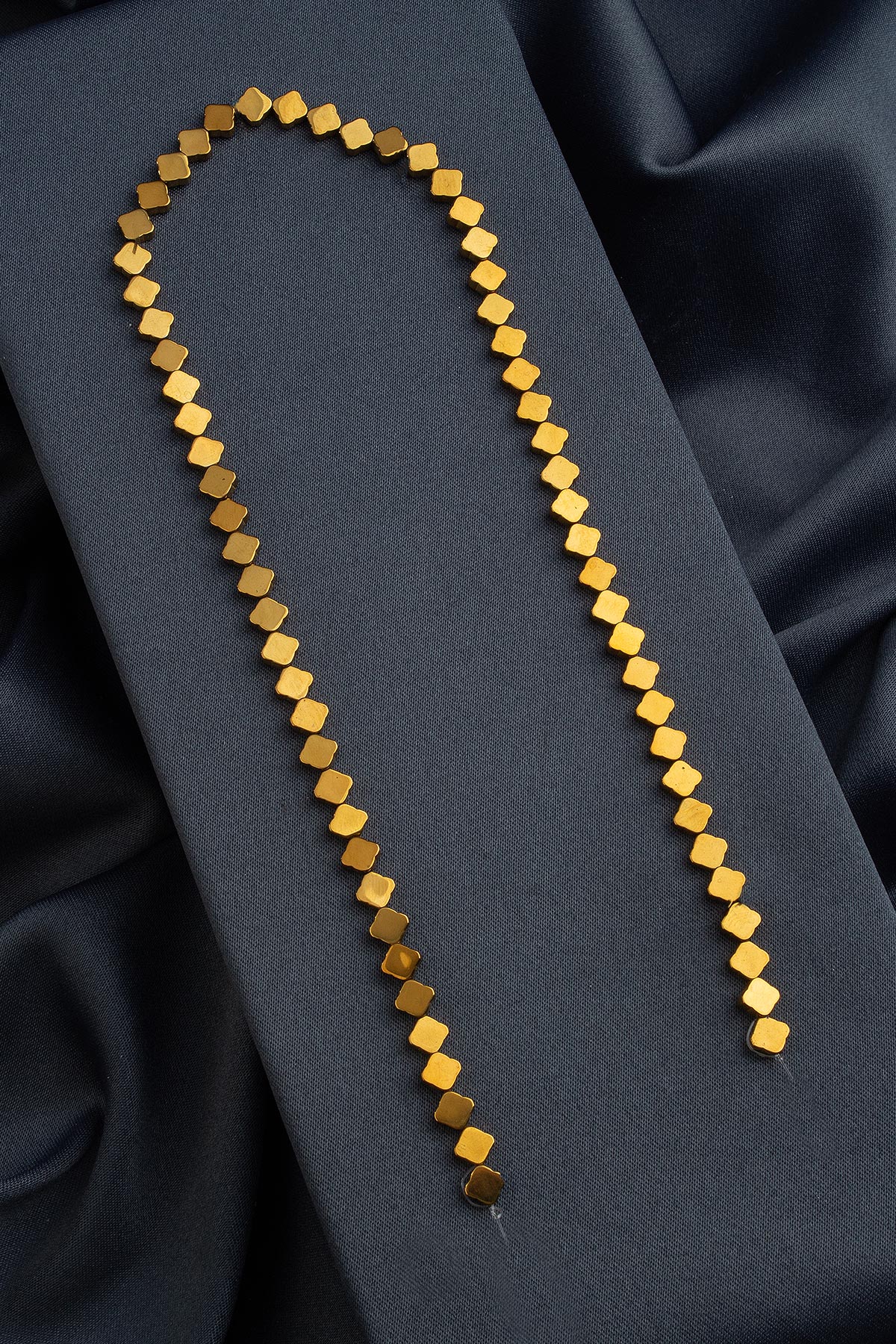 Hematit Doğal Taş Parlak Gold Yonca Kesim 6x6mm Dizi