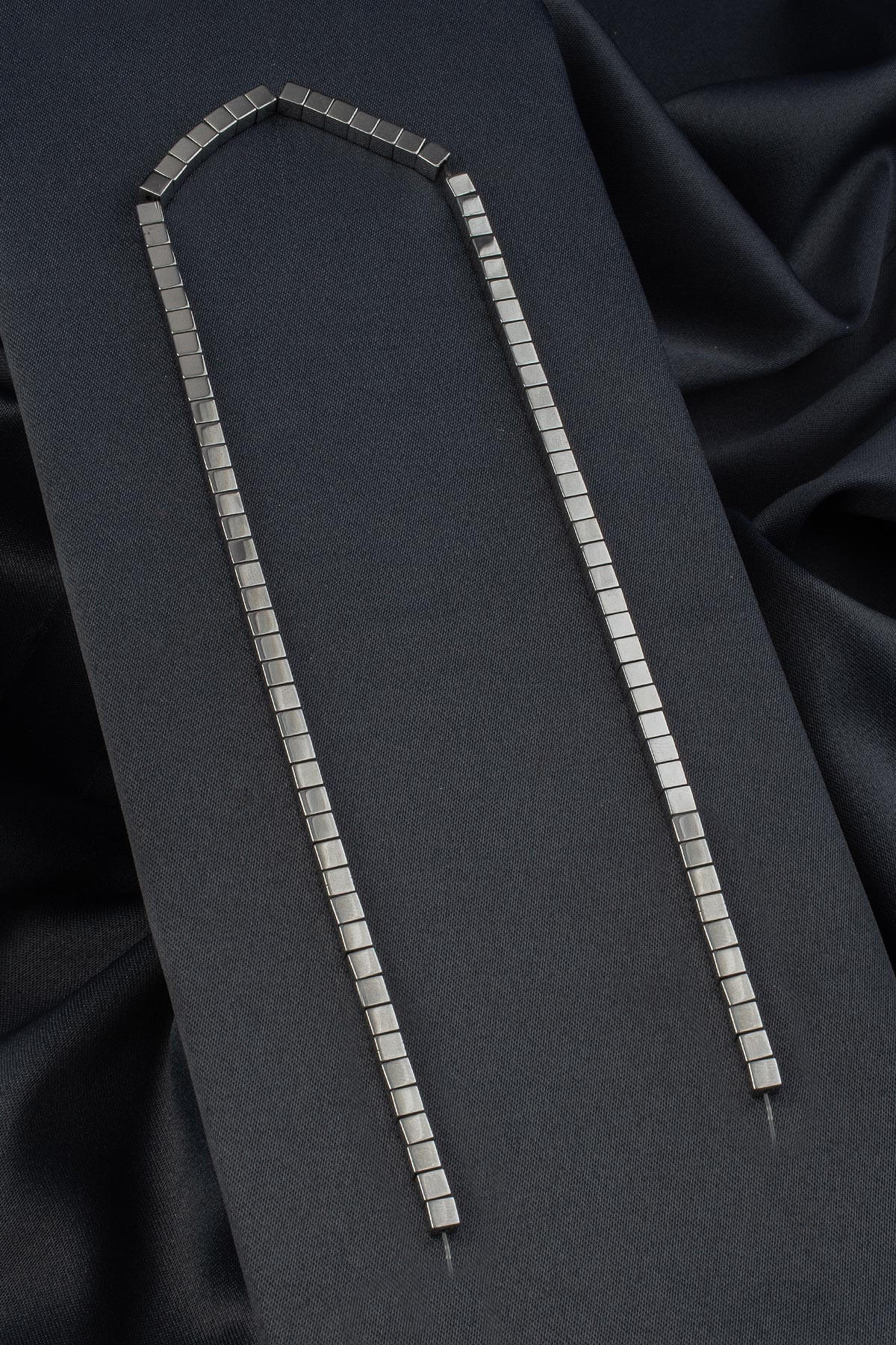 Hematit Doğal Taş Parlak Gümüş Küp Kesim 4x4mm Dizi [AA]
