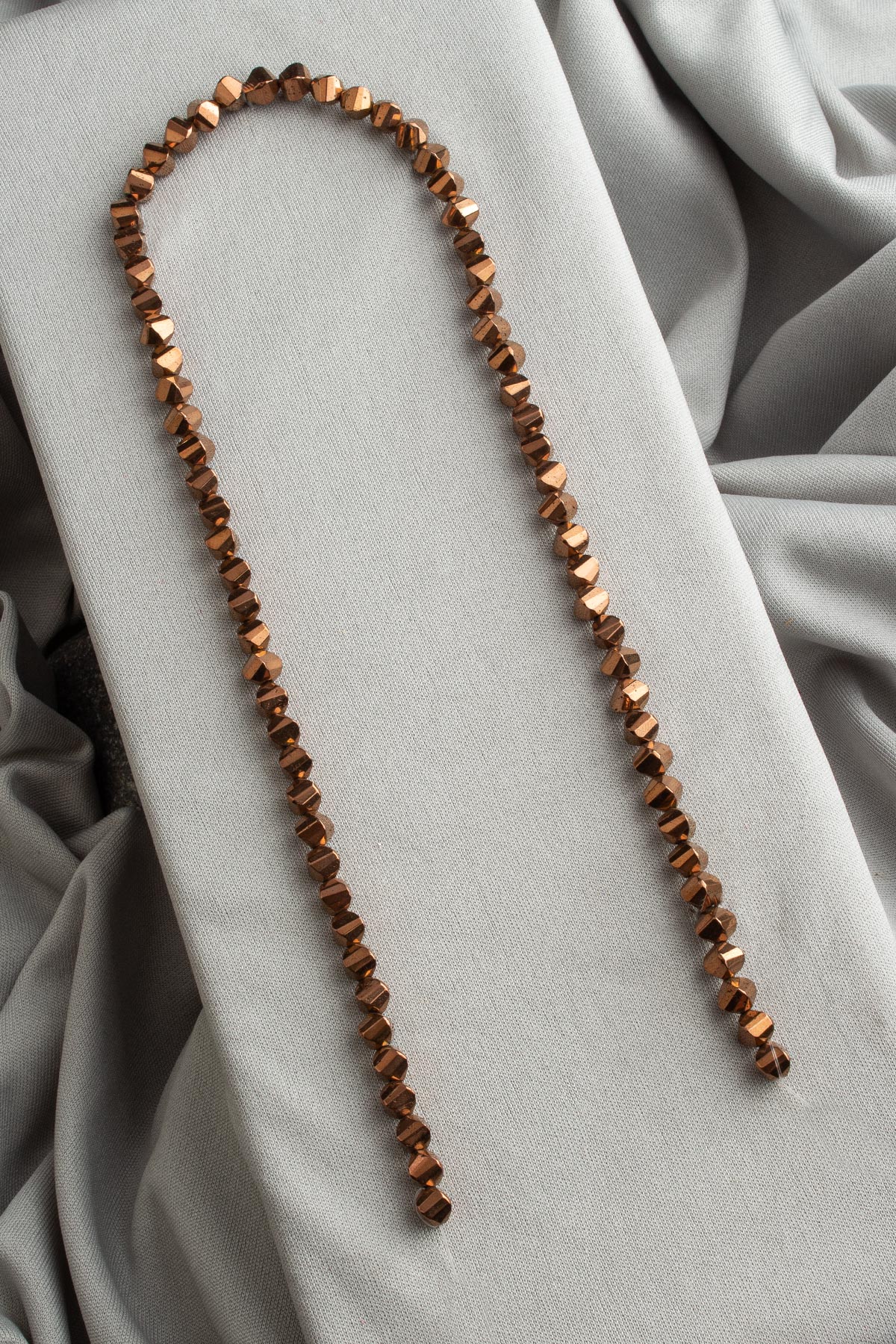 Hematit Doğal Taş Parlak Kahverengi Burgu Kesim 6x6mm Dizi