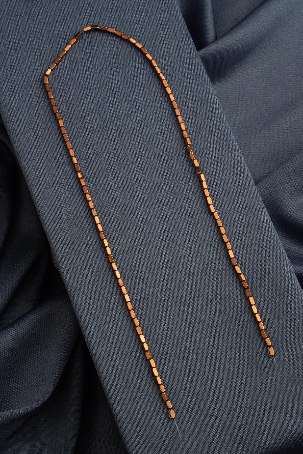 Hematit Doğal Taş Parlak Kahverengi Dikdörtgen Kesim 2x4mm Dizi [AA]