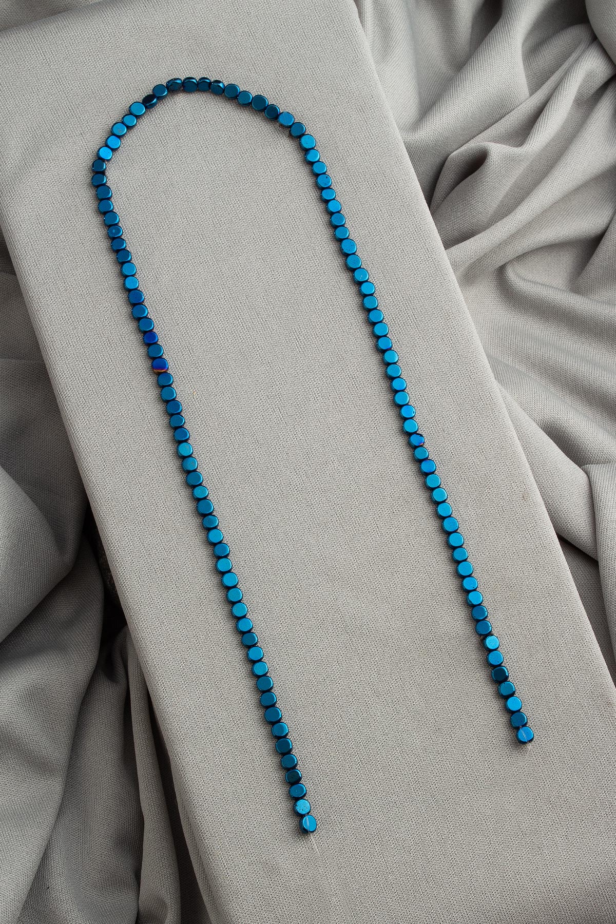 Hematit Doğal Taş Parlak Mavi Daire Kesim 4x4mm Dizi