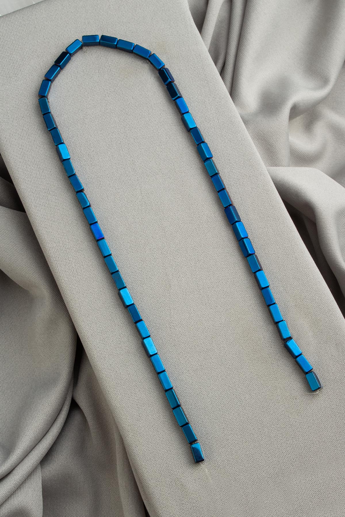 Hematit Doğal Taş Parlak Mavi Dikdörtgen Kesim 4x8mm Dizi