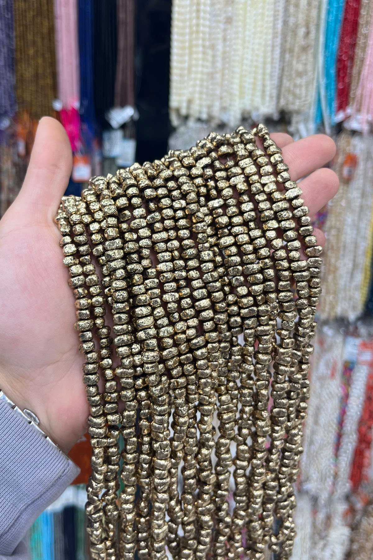 Hematit Taşı Amorf Kesim 6x7mm- Doğal Taş Dizi