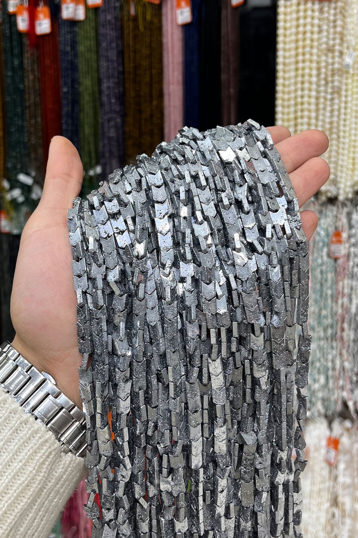 Hematit Taşı Çavuş Kesim 6x6mm- Parlak Gümüş Doğal Taş Dizi