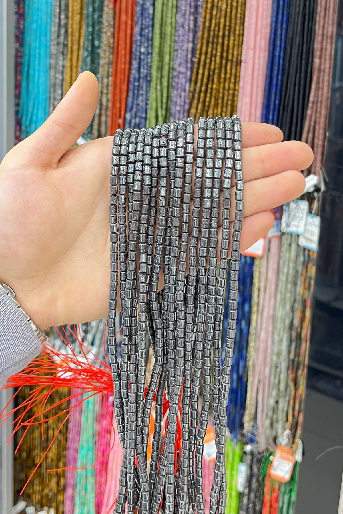 Hematit Taşı Silindir Kesim 4x5mm- Parlak Füme Doğal Taş Dizi