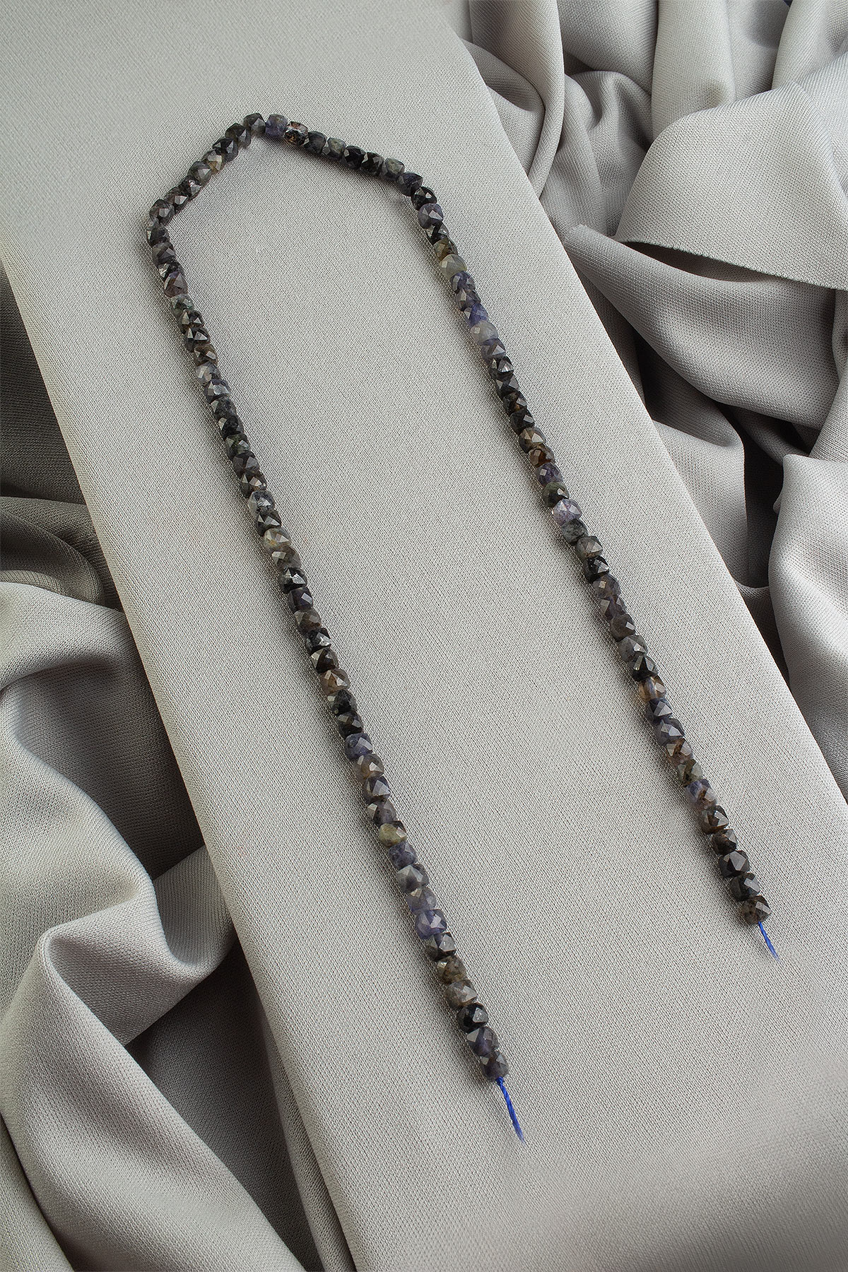 İyolit Doğal Taş Faset Küp Kesim 4x4mm Dizi