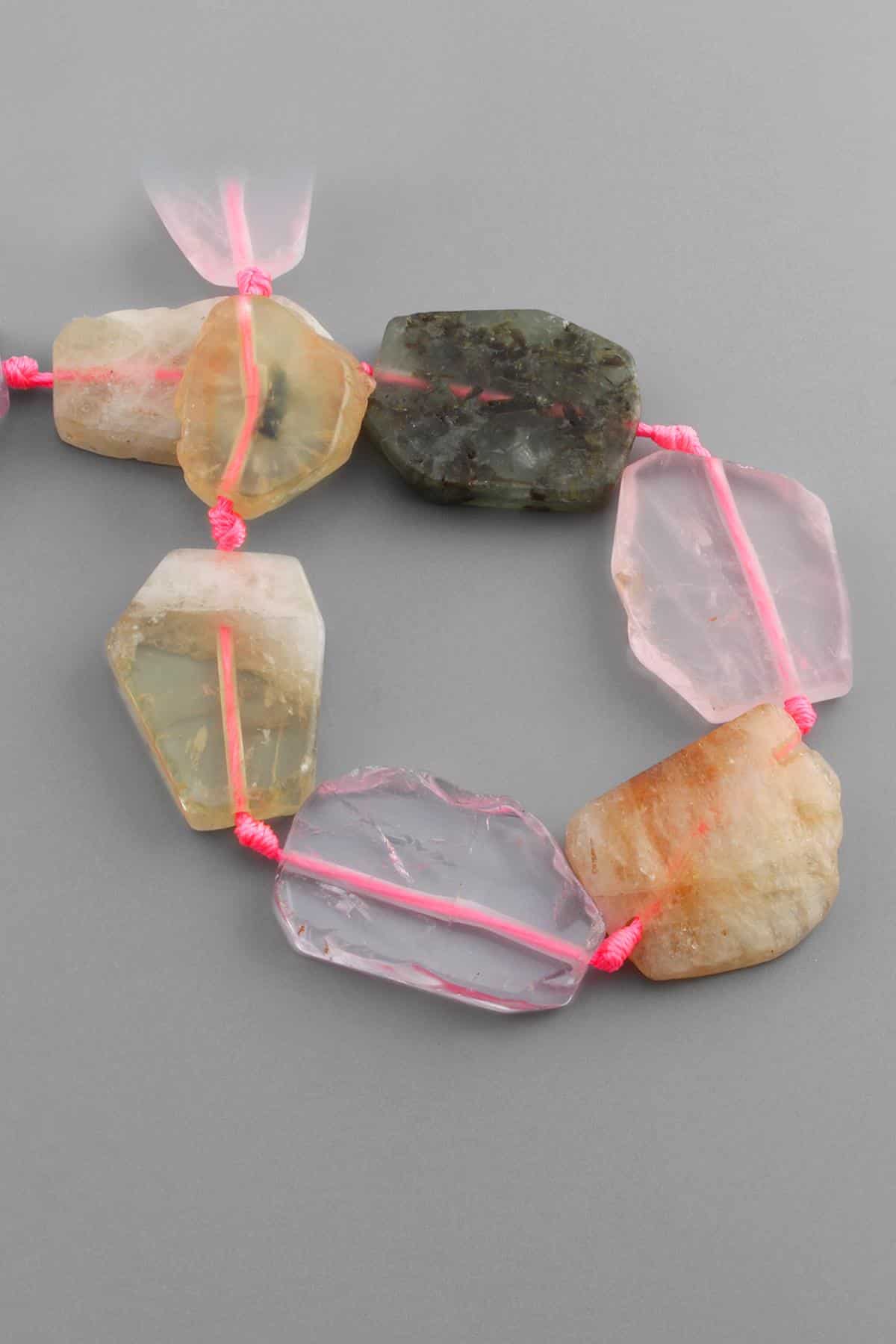 Karışık Doğal Taş Parlak Mor Yassı Amorf Kesim 26x38mm Dizi [AA]