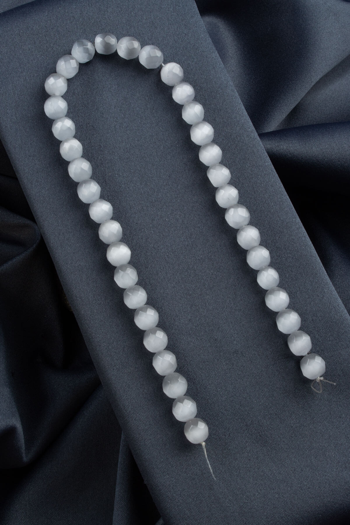 Kedi Gözü Doğal Taş Parlak Gri Küre Faset Kesim 10mm Dizi