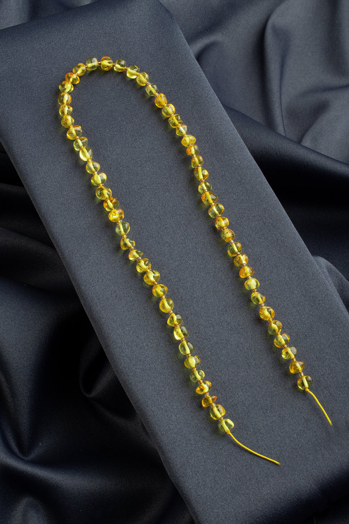 Kehribar Doğal Taş Parlak Amorf Kesim 6mm Dizi