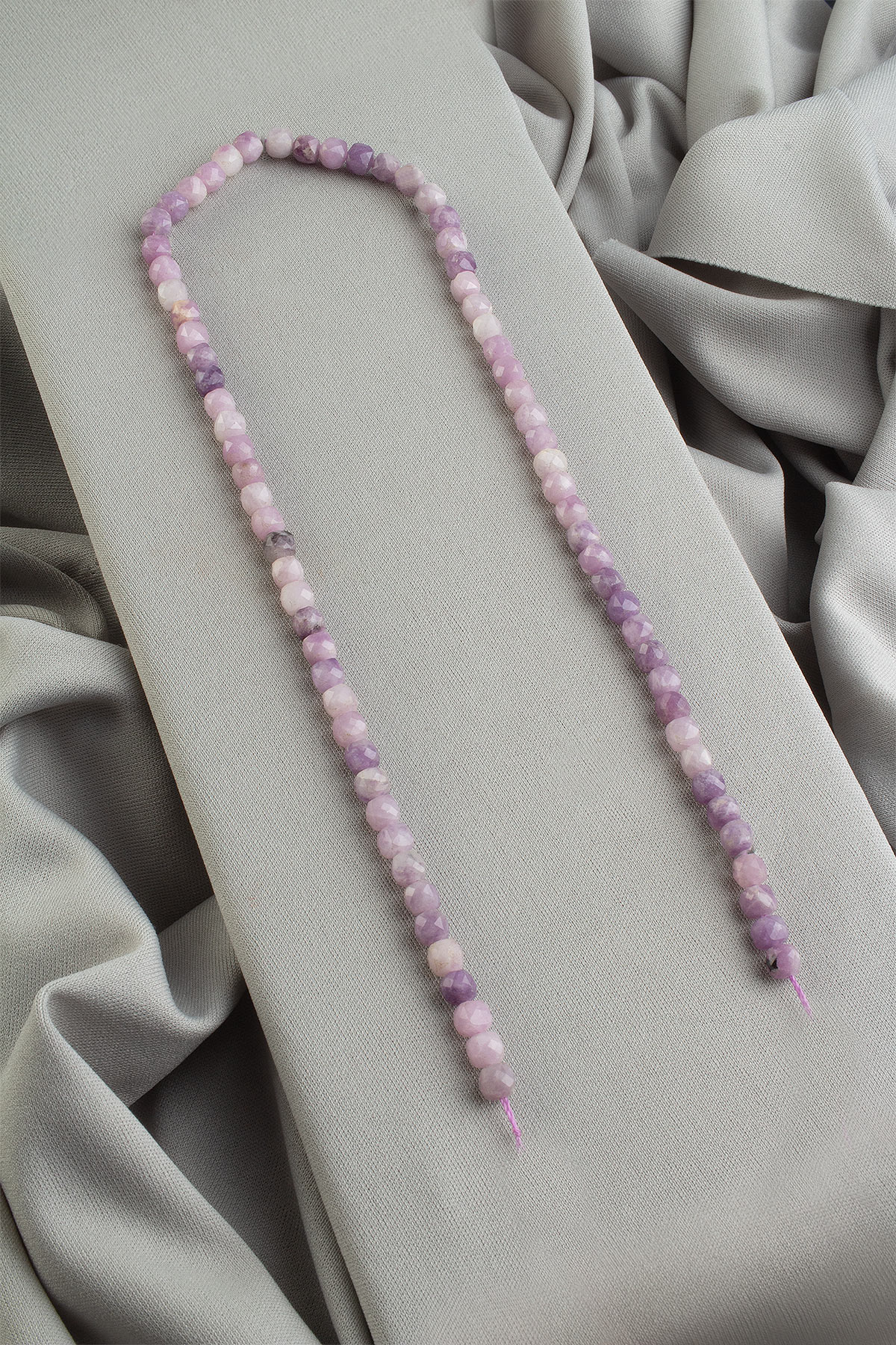 Kunzit Doğal Taş Faset Küp Kesim 5x5mm Dizi