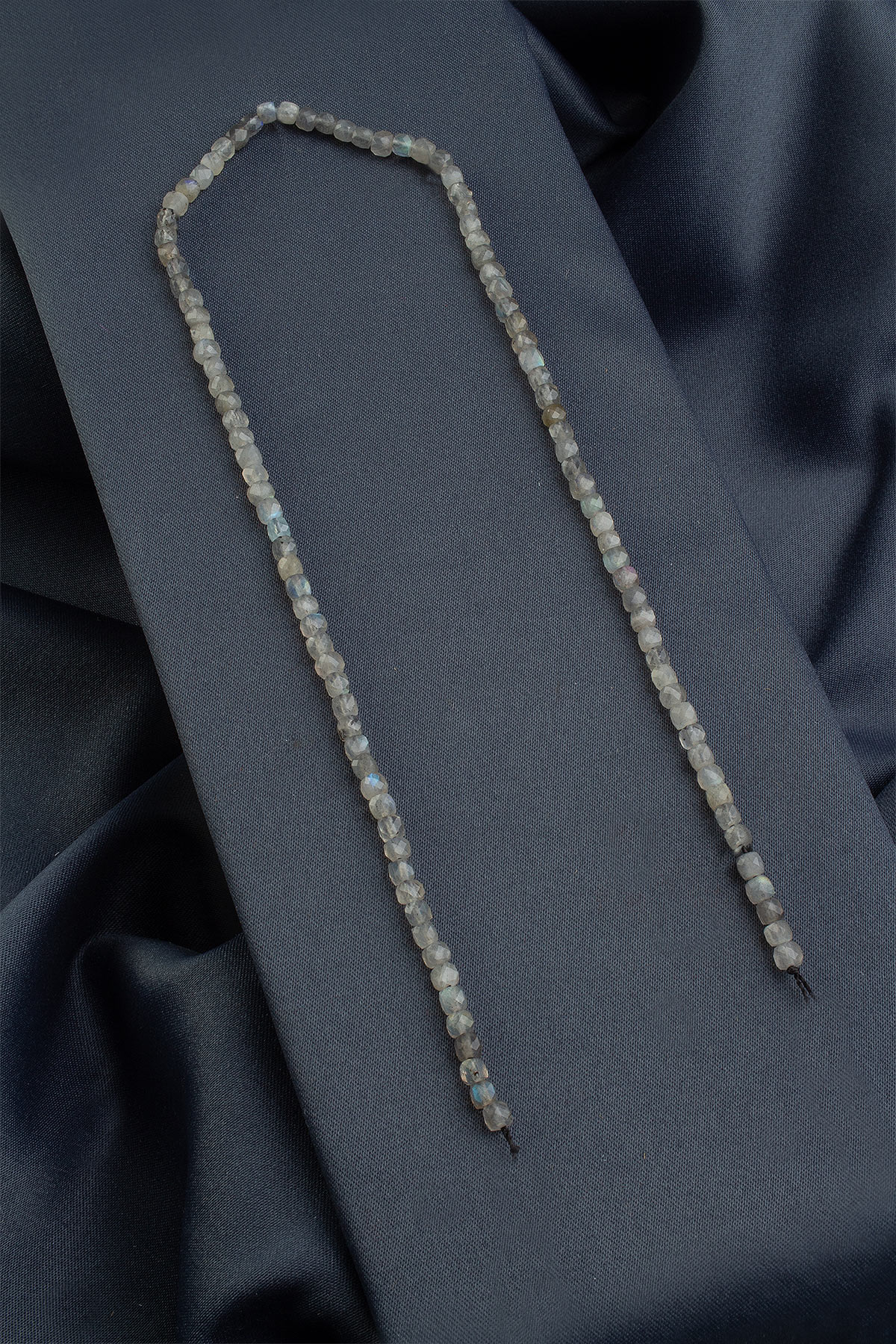 Labradorit Doğal Taş Faset Küp Kesim 4x4mm Dizi