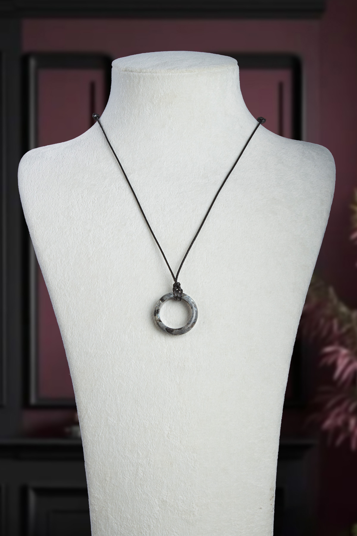 Larvakit Doğal Taş Halka Yüzük Kore İpli Erkek Kolyesi