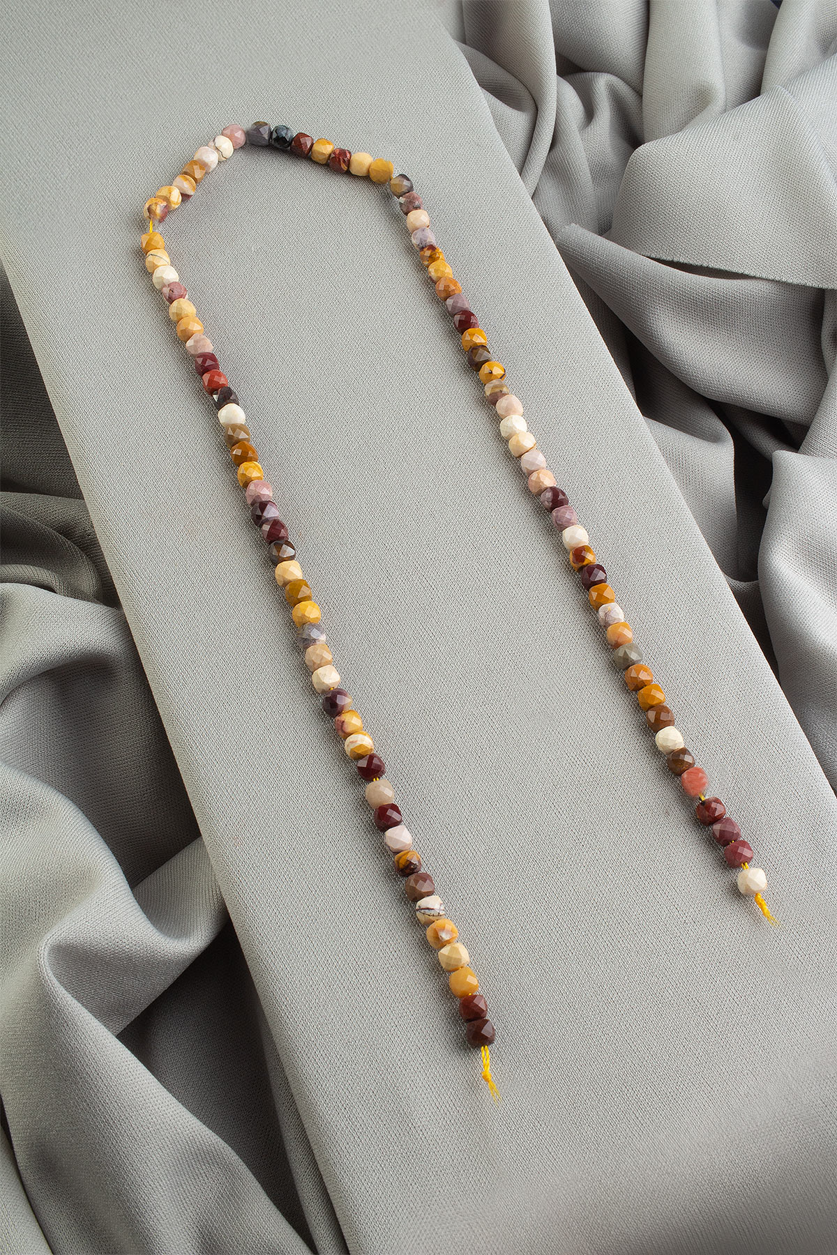 Mokait Jasper Doğal Taş Faset Küp Kesim 4x4mm Dizi